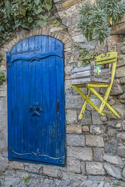 Blue house entrance in Liguria — Stock Photo, Image