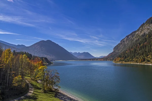 Sjön Sylvenstein i höst — Stockfoto