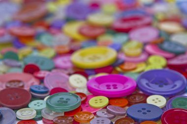 birçok renkli düğmeler