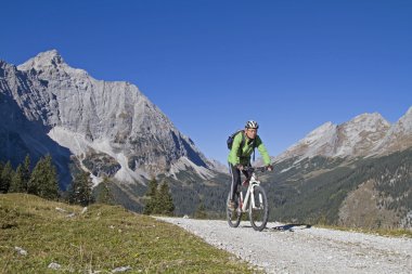 Mountainbiken Karwendel'de dağlarında