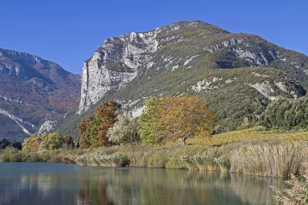 Hösten vid Lago Toblino — Stockfoto