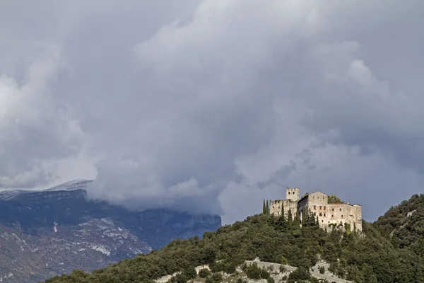 Castel Madruzzo kohteessa Trentino — kuvapankkivalokuva