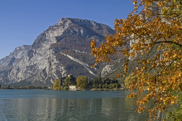 Otoño en el lago Toblino —  Fotos de Stock