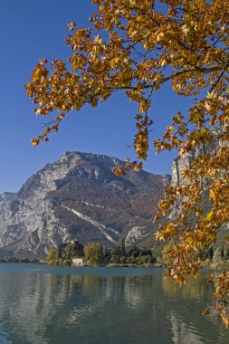 Lago Toblino sonbahar