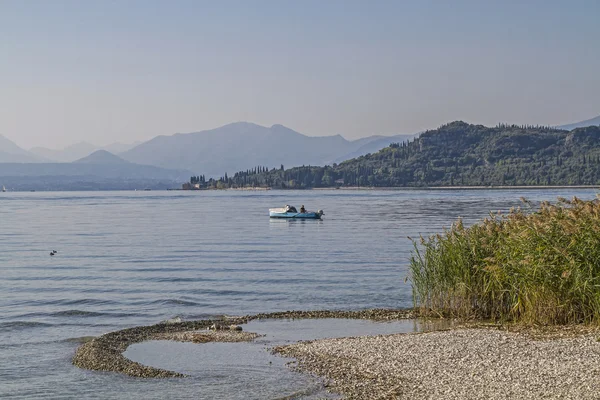 Lungolago - camino al lago de Garda —  Fotos de Stock