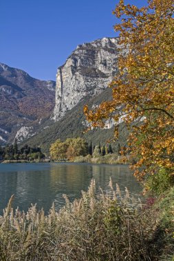 Lake Toblino sonbahar