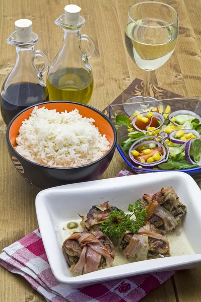 Doldurulmuş fileto biftek ve pirinç — Stok fotoğraf