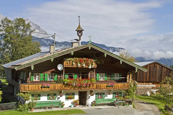 Fazenda Montanha no Tirol — Fotografia de Stock