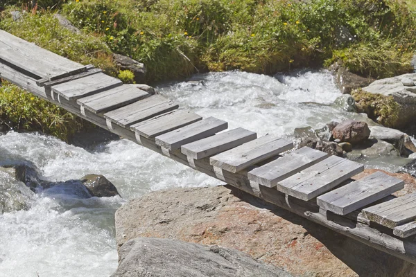 Pasarela de madera en Tirol — Foto de Stock