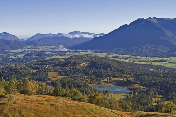 Voralpenlandschaft am Mittenwald — Stockfoto