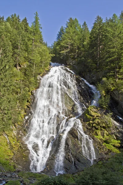 Wodospad welon w dolinie Kals — Zdjęcie stockowe