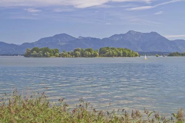 Krautinsel - ilha idílica no lago Chiemsee — Fotografia de Stock