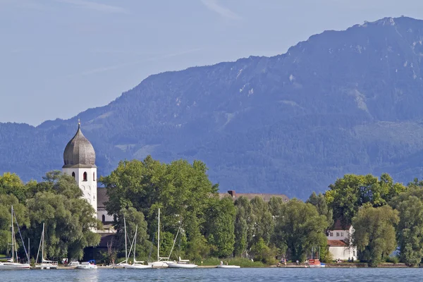 Ön Frauenchiemsee i Bayern — Stockfoto