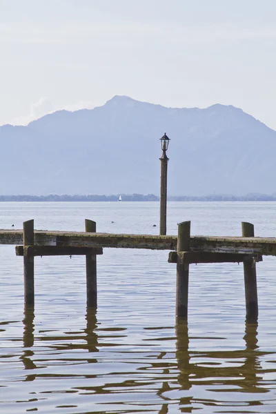 Brygga i sjön Chiemsee — Stockfoto