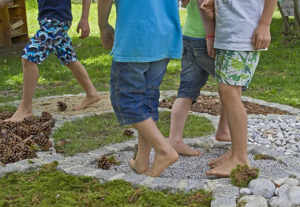 Dans le parcour pieds nus — Photo