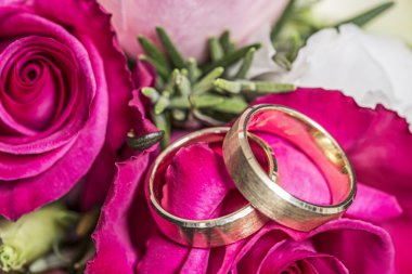 Nikah yüzüklü gelin buketi