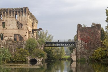  Ponte Visconteo Valeggio sul Mincio için,
