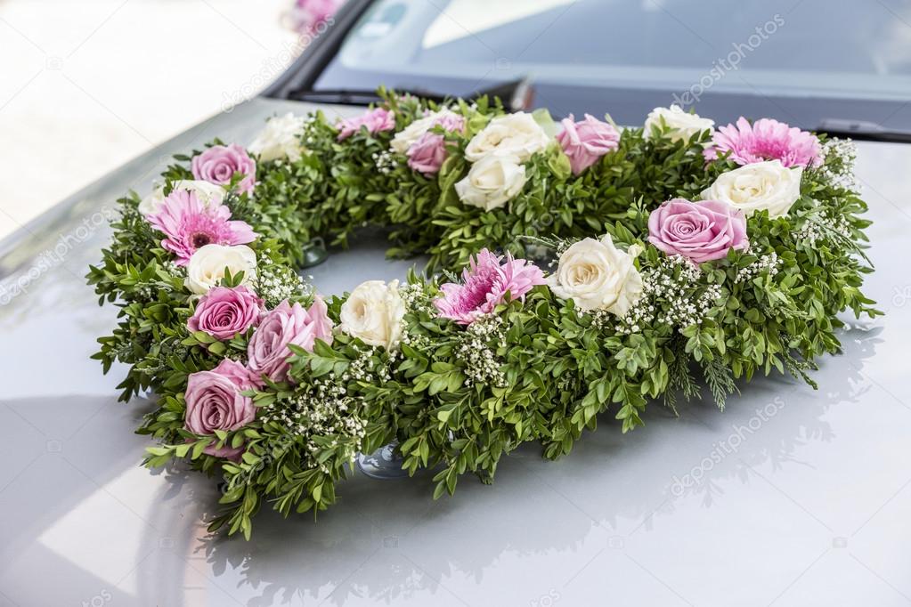 Floral decoration for bridal car Stock Photo by ©Tinieder 97667664