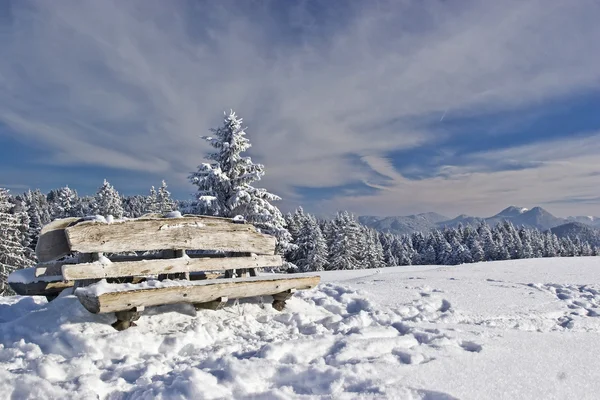 Ławka odpoczynkowa zimą — Zdjęcie stockowe