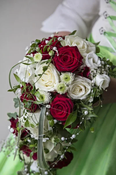 Brautstrauß mit Rosen — Stockfoto