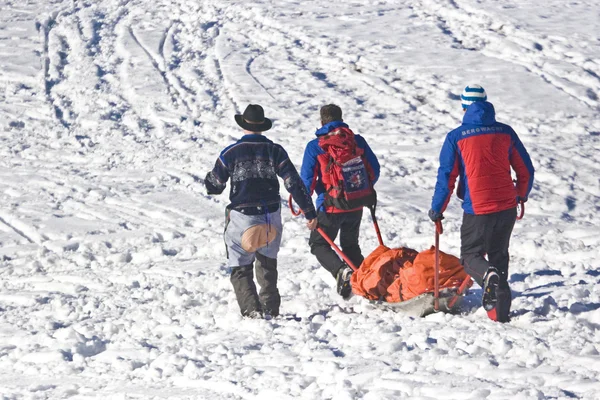 Applicazione di soccorso in montagna — Foto Stock