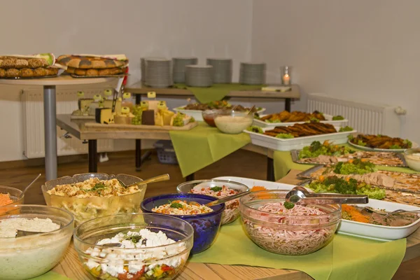 Buffet frío con diversas delicias —  Fotos de Stock