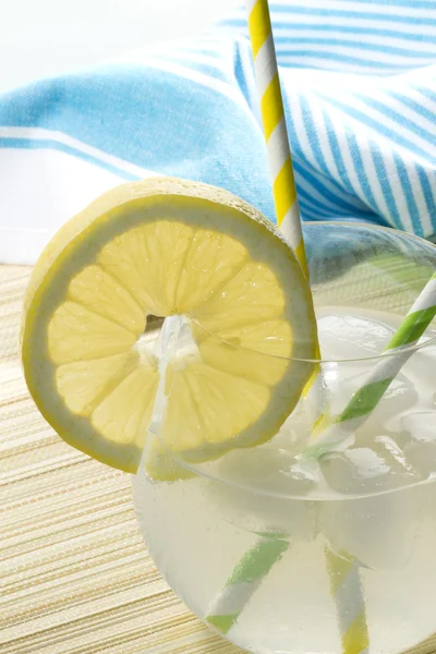 Освежающий летний лимонад — стоковое фото