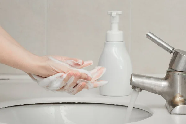 Washing Hands Sink — Stock Photo, Image