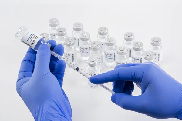 Covid Aşısı Beyaz Arkaplan — Stok fotoğraf