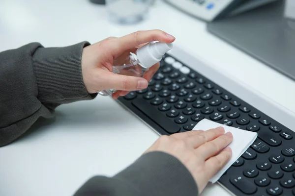 Büro Desinfizieren Und Desinfizieren — Stockfoto