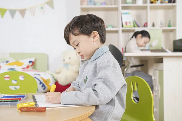 Menina Asiática Menino Estudando — Fotografia de Stock