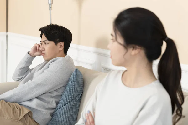 Recém Casado Casal Asiático Casa Conceito Irritado Com Outro — Fotografia de Stock