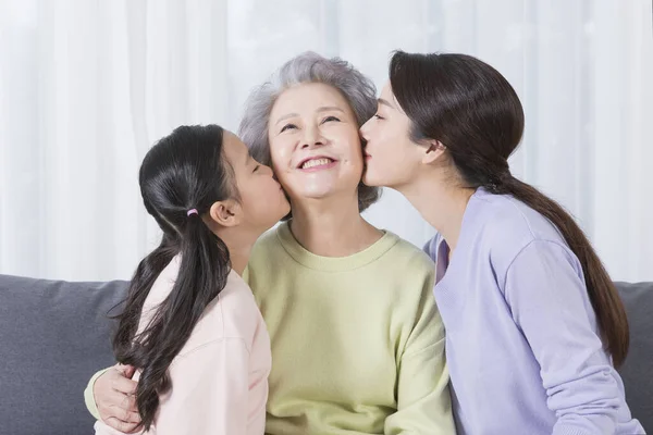 Três Gerações Mulheres Avó Asiática Mãe Neta — Fotografia de Stock