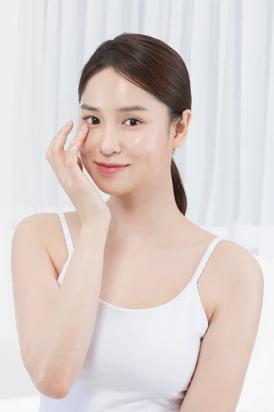Nahaufnahme Der Schönen Asiatischen Modell Mit Hand Auf Augen Augenhaut — Stockfoto