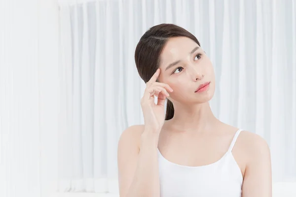 Nahaufnahme Der Schönen Asiatischen Modell Mit Handgeste Glühende Haut Beauty — Stockfoto