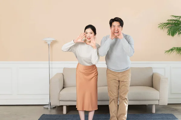 Nouvellement Marié Asiatique Couple Maison — Photo