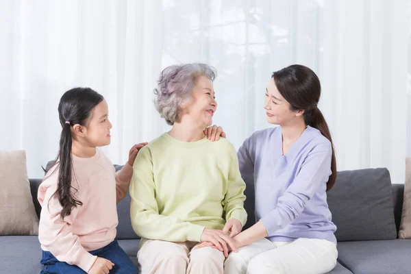Drei Generationen Von Frauen Asiatische Großmutter Mutter Und Enkelin — Stockfoto