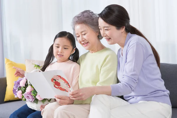 Tres Generaciones Mujeres Abuela Asiática Madre Nieta Concepto Cumpleaños — Foto de Stock