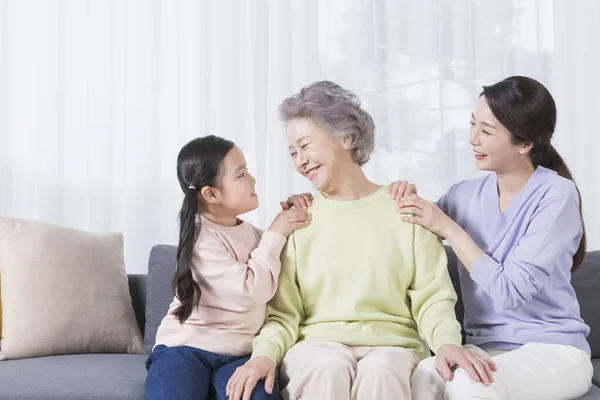 Tre Generationer Kvinnor Asiatisk Mormor Mor Och Barnbarn — Stockfoto