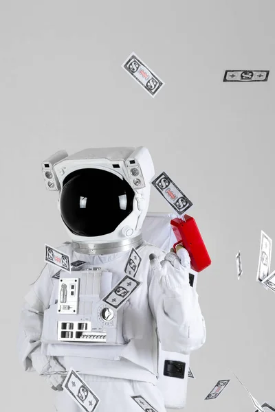 Astronauta Con Pistola Dinero Fondo Blanco —  Fotos de Stock