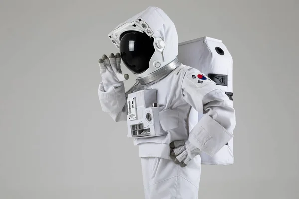 Astronaut Skrika Tillkännage Vit Bakgrund — Stockfoto