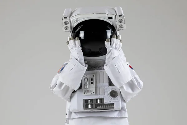 Förvånad Astronaut Vit Bakgrund — Stockfoto