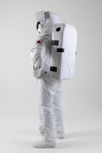 Temperamentní Astronaut Ruce Pase Bílé Pozadí — Stock fotografie