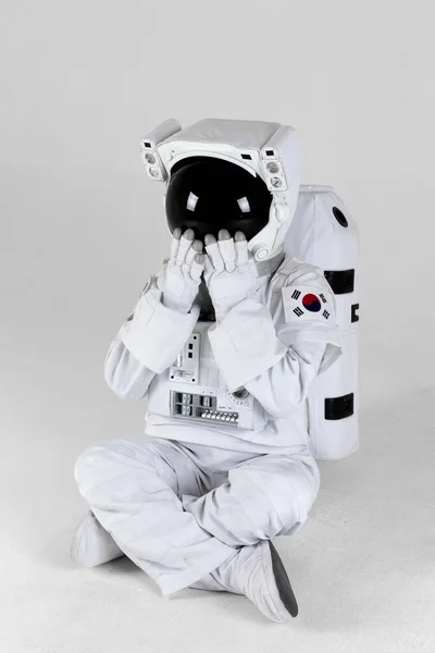 Beyaz Arka Planda Şaşırmış Astronot — Stok fotoğraf