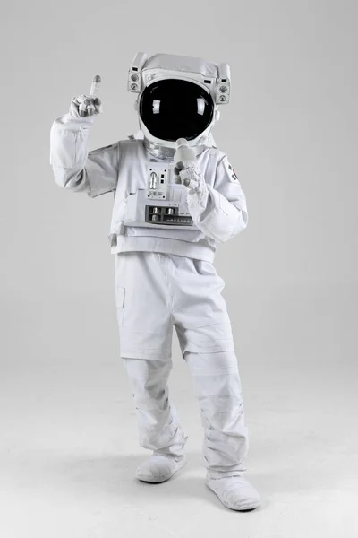 Astronaute Chantant Dansant Avec Microphone Fond Blanc — Photo