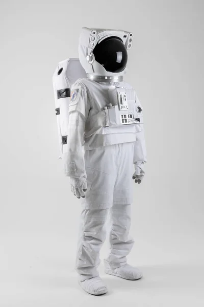 Περήφανα Στέκεται Αστροναύτης Λευκό Φόντο — Φωτογραφία Αρχείου