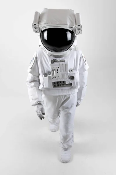 Krachtige Wandelende Astronaut Witte Achtergrond — Stockfoto
