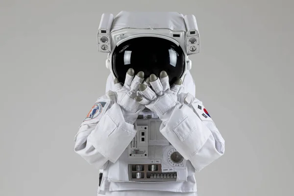 Förvånad Astronaut Vit Bakgrund — Stockfoto
