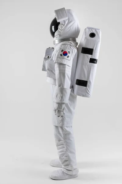 Gururla Duran Astronot Beyaz Arka Plan — Stok fotoğraf