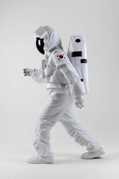 Walking astronaut Stock Photos, Royalty Free Walking astronaut Images |  Depositphotos
